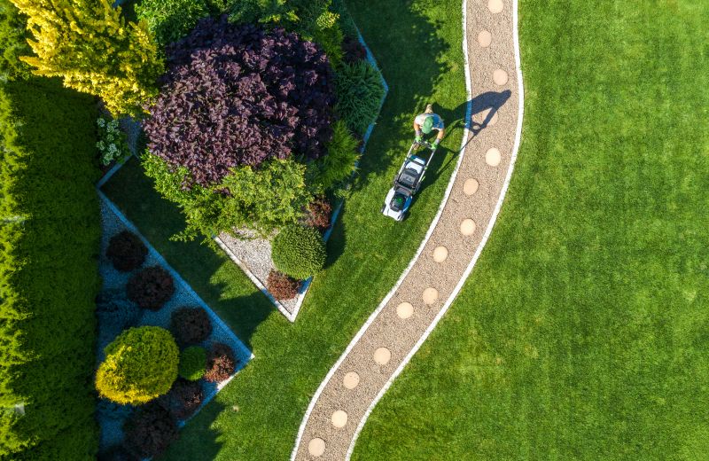 Homeowners Association Lawn Mowing Service