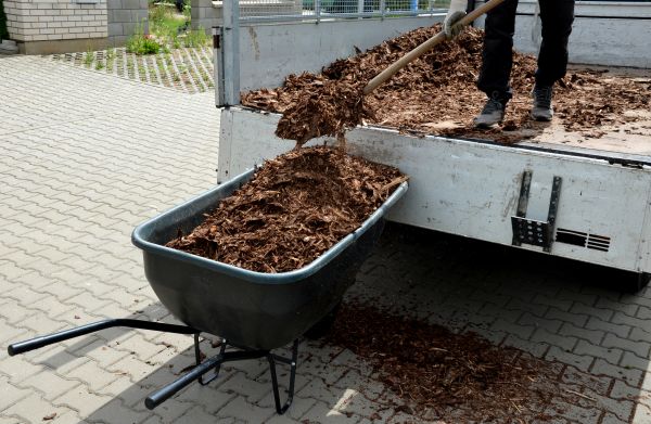 Mulch Delivery Service - Mulch Delivery Service Knoxville, Tennessee